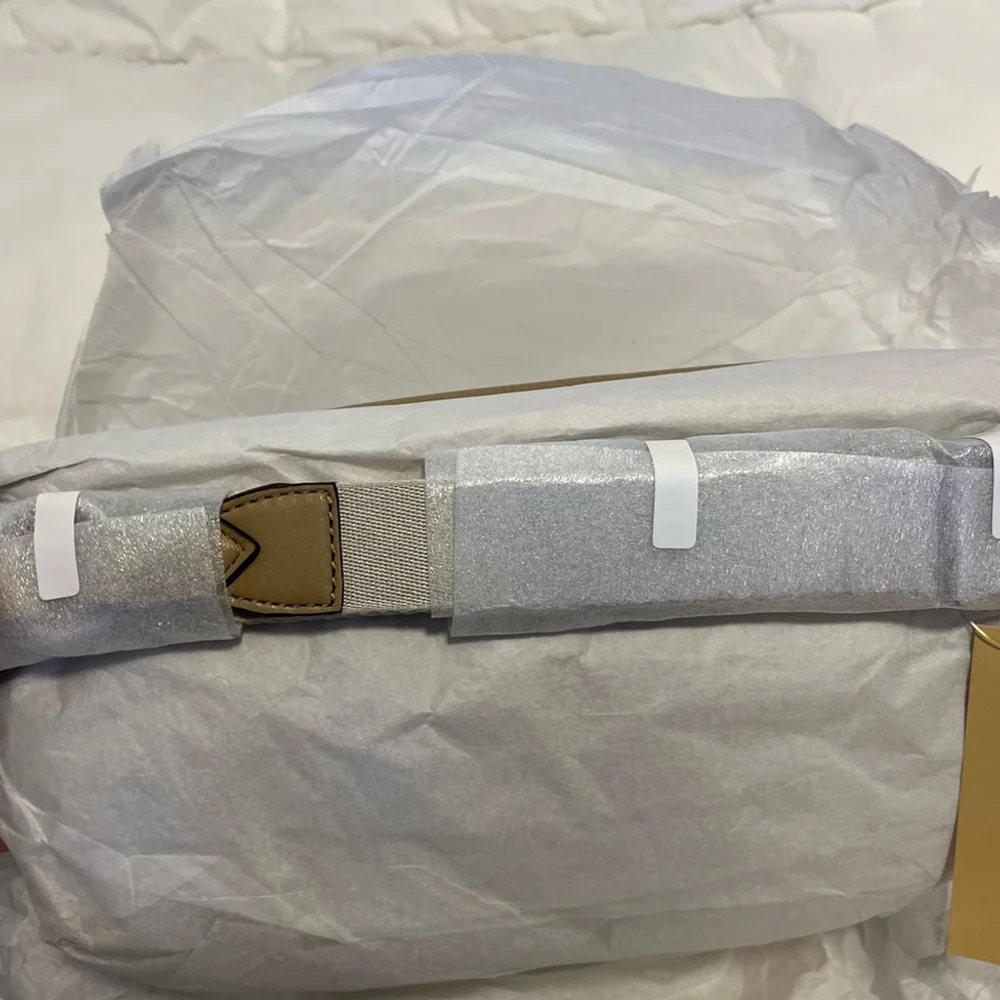 MICHAEL KORS Maisie 2-in-1 Sling Pack Waist Pack Pebbled Leather Camel, NWT - Picture 9 of 12